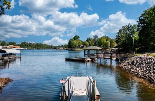 Lake Norman of Catawba Casa | Castaway Cove -Lake Norman Waterfront Home with Private Dock