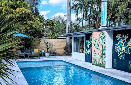 Lauderdale Isles Casa | Castaways Casita | Saltwater Pool | Dog Friendly