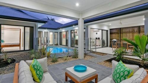 Palm Cove Casa | Castaways - Palm Cove