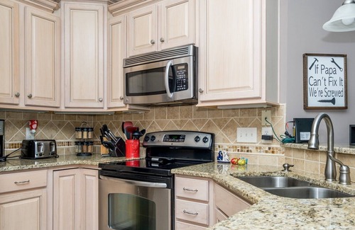 Wise Casa | Castaways Waterfront with Many Amenities Private Boat Ramp