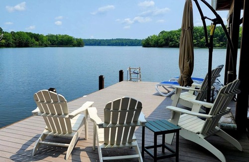 Wise Casa | Castaways Waterfront with Many Amenities Private Boat Ramp