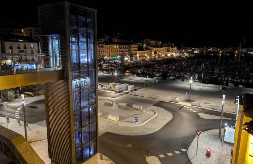 Port-Vendres Apartamento | Castellane : T2 spacieux - Vue Port - WIFI
