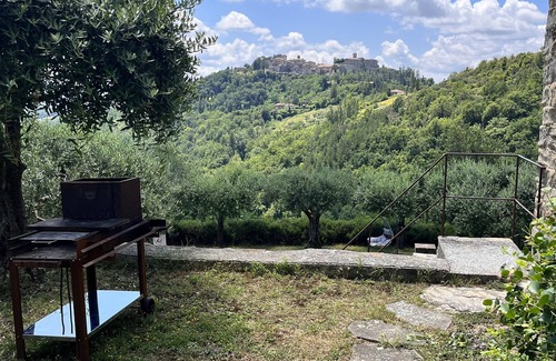 Montone Otro | Castello del Cardaneto, Suite con Piscina in un Meraviglioso Contesto Naturale