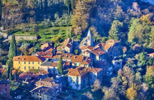 Vezio Casa | Castello di Vezio in the Village