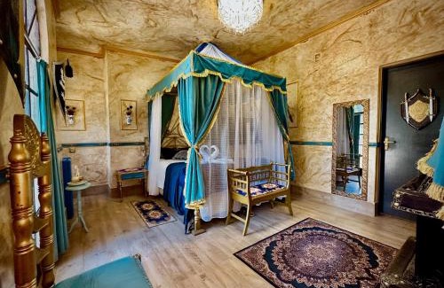 Bueno Brandao Cabina | Castelo Excalibur, Vila Mágica