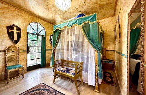 Bueno Brandao Cabina | Castelo Excalibur, Vila Mágica