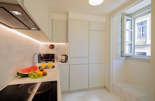 Alfama Apartamento | Castelo Superior Two Bedroom Apartment