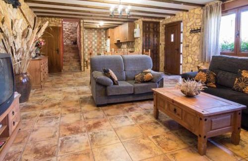 Sasamon Casa | Castillo Eugenio