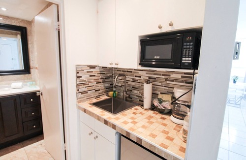 La Gorce Condominio | Castle 412 BayView Studio with Pool and Direct Beach Access, Tennis, Free Parking