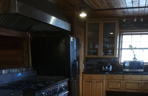 Cartersville Otro | Castle<5 min. to LakePoint, sleeps10, very spacious, Mountain Views, private