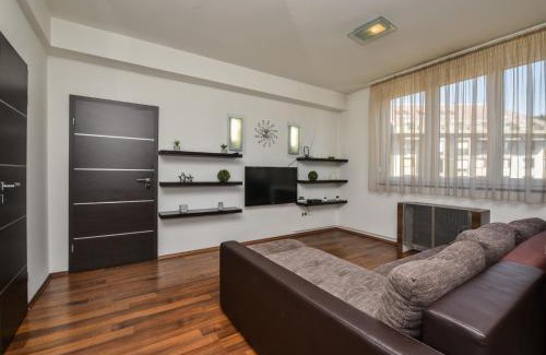 Budavar Apartamento | Castle Apartment With Panoramic Balcony