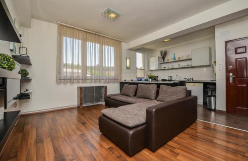 Budavar Apartamento | Castle Apartment With Panoramic Balcony