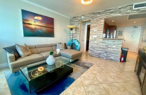 Mid Beach Apartamento | Castle Beach Resort Condo-Penthouse or Deluxe 1BR-Direct Ocean View and access- Free parking