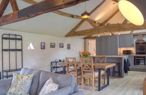 Hopton Castle Casa | Castle Beams