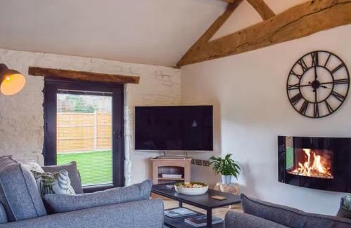 Hopton Castle Casa | Castle Beams
