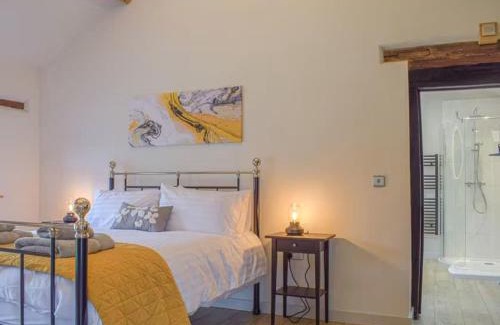 Hopton Castle Casa | Castle Beams