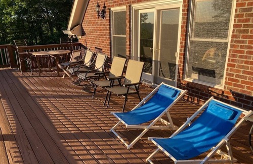 Franklin Apartamento | Castle - Bedrooms and Entertainment Loft w/ Deck C46