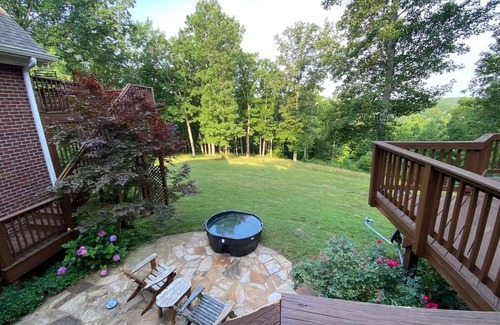 Franklin Apartamento | Castle - Bedrooms and Entertainment Loft w/ Deck C46