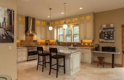 Mountain View Estates Casa | Castle-Cabin a Custom Vacation Home - Brand New.
