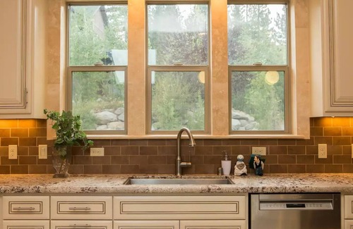 Mountain View Estates Casa | Castle-Cabin a Custom Vacation Home - Brand New.