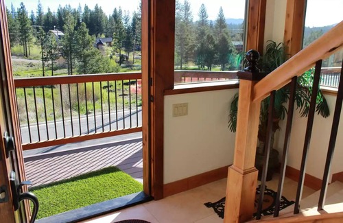 Mountain View Estates Casa | Castle-Cabin a Custom Vacation Home - Brand New.