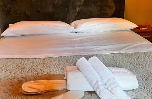 Granaglione Otro | Castle 'Castello Signorile Con Spa' with Mountain View, Wi-Fi and Air Conditioning