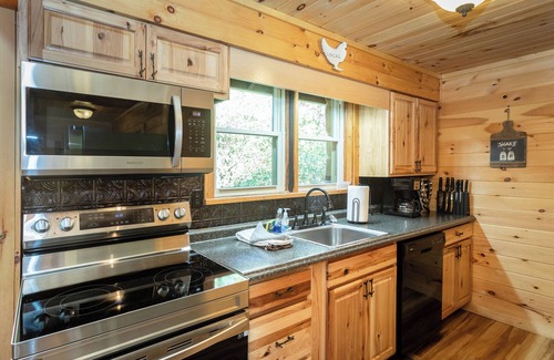 Rawley Springs Cabaña | Castle Cliff Riverfront Cottage Peaceful Private Less than15 min to Harrisonburg