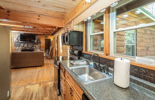 Rawley Springs Cabaña | Castle Cliff Riverfront Cottage Peaceful Private Less than15 min to Harrisonburg