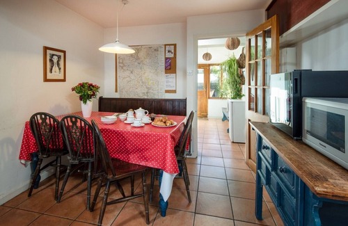 Little Longstone Casa | Castle Cliffe. Victorian House in spectacular position.