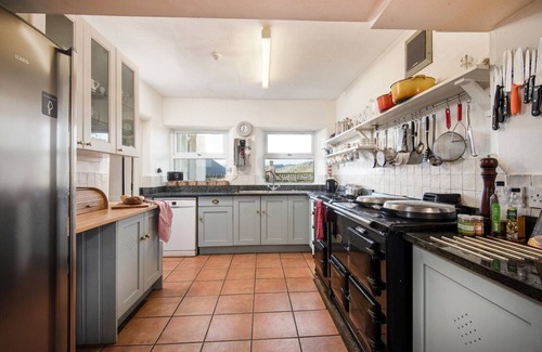 Little Longstone Casa | Castle Cliffe. Victorian House in spectacular position.