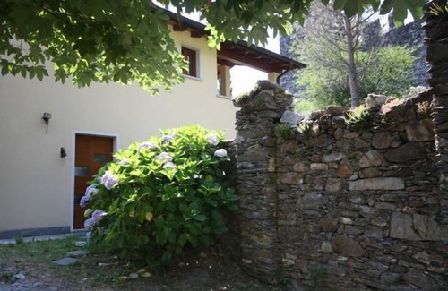 Santa Maria - Rezzonico Cabaña | Castle Cottage situado en un verdadero castillo. Jardín fabuloso, el escenario perfecto