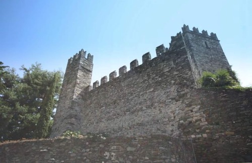 Santa Maria - Rezzonico Cabaña | Castle Cottage situado en un verdadero castillo. Jardín fabuloso, el escenario perfecto