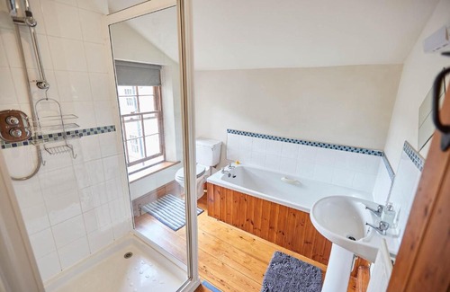 Barnard Castle Casa | Castle Cottage, Back independently run Barnard Castle