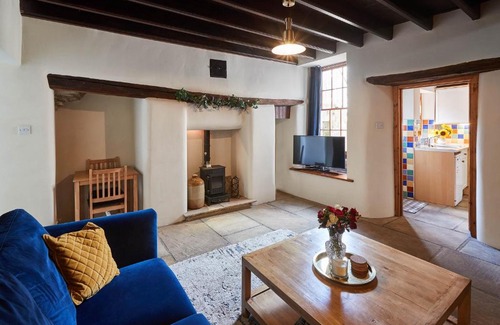 Barnard Castle Casa | Castle Cottage, Back independently run Barnard Castle