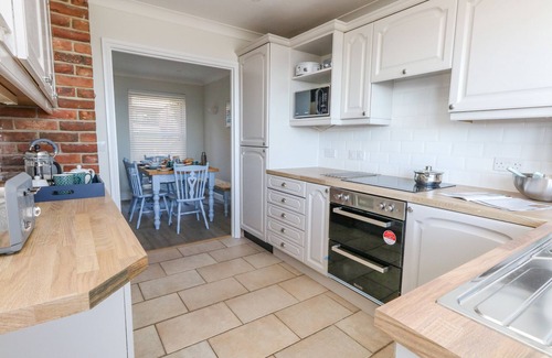 Weymouth Cabaña | Castle Cove Cottage