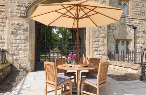 Winchcombe Casa | Castle Gatehouse