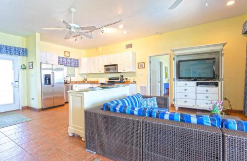 Gun Bay Casa | Castle Guesthouse by Grand Cayman Villas & Condos