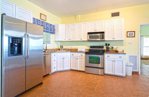 Gun Bay Casa | Castle Guesthouse by Grand Cayman Villas & Condos