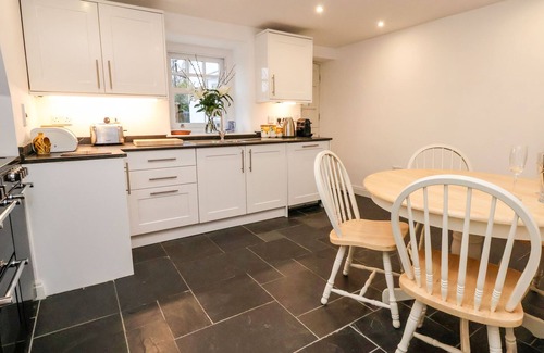 Meliden Cabaña | CASTLE HOUSE, pet friendly, character holiday cottage in Dyserth