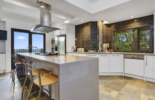 Ferny Creek Casa | Castle in Ferny Creek with Pool