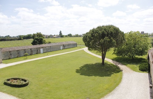 Saint-Gervais Casa | La vida del castillo en medio de la sala de viñedos Bâtonnier