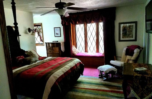 Lakehead-Lakeshore Otro | Castle of Lake Shasta - Direct Lake Elegance