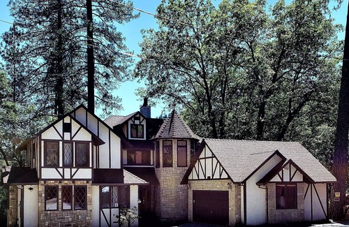 Lakehead-Lakeshore Otro | Castle of Lake Shasta - Direct Lake Elegance