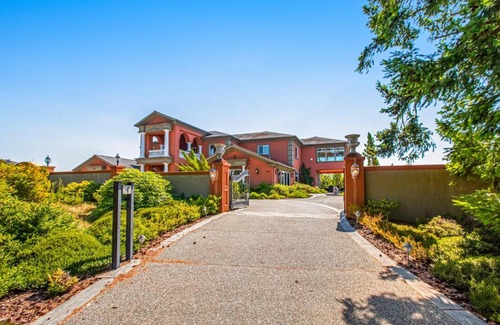 Camano Island Casa | Castle on the Hill