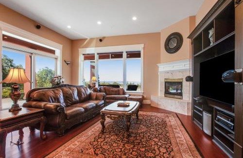 Camano Island Casa | Castle on the Hill