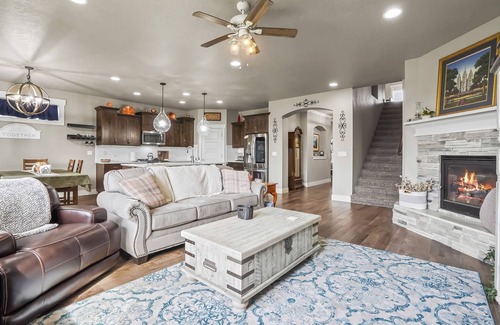Nampa Casa | Castle Peak Larger Home|BBQ|Private Backyard|Park!