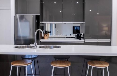 Prospect Casa | Castle - Pet Friendly, City Fringe, Office, Garage