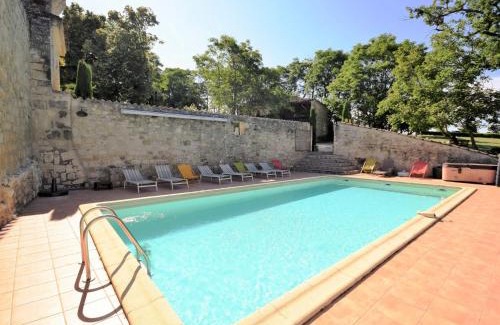 Bon-Encontre Casa | Castle Retreat near Villages
