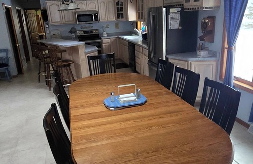 Friendship Casa | Castle Rock Lake area- Large Home-Great Getaway sleeps 12 -14