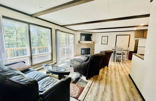 Lake Shore Estates Casa | Castle Rock Lakefront Home, with pier, sand bottom, and wrap around deck